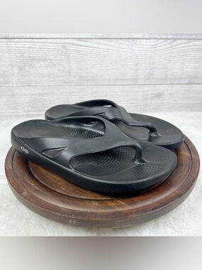 Oofos Sandals Mens OOriginal Flip Flops Recovery Thong Black Original Size 10